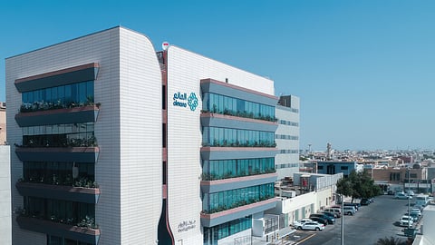 نجاح عملية استئصال ورم المستقيم في حالة انقلاب الأحشاء الكلي في مستشفيات المانع