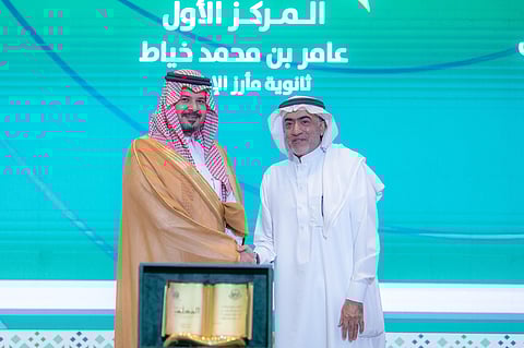 في حفل جائزة الأهالي للمعلم المتميز.. أمير المدينة يُشيد بالدور المحوري الذي يؤديه المعلم والمعلمة في مسيرة التعليم