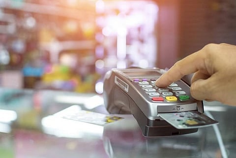انخفاض الإنفاق عبر نقاط البيع بـ13% خلال أسبوع