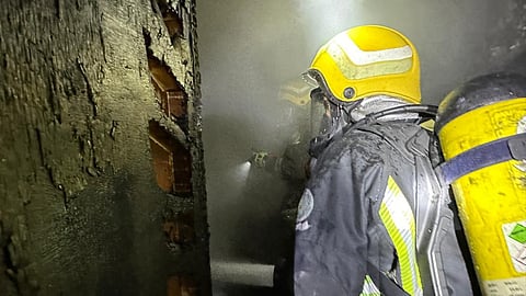 "مدني الخبر" ينقذ 3 أشخاص من حريق بشقة سكنية