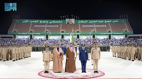 "خالد بن سلمان" يرعى حفل تخريج طلبة دورات تأهيل الضباط الجامعيين لأفرع القوات المسلحة