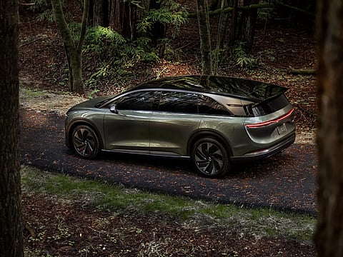 "لوسيد" تبدأ إنتاج SUV الفاخرة "جرافيتي" لتوسيع حصتها في سوق السيارات الكهربائية