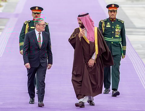 قصر اليمامة.. ولي العهد يستقبل رئيس الوزراء البريطاني