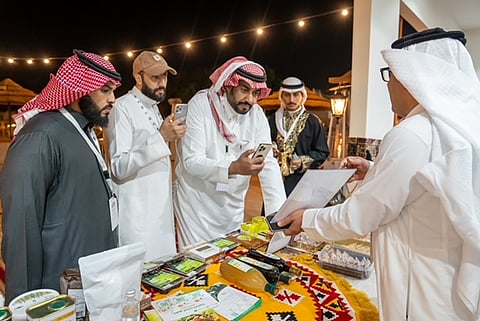 مستلزمات الخيل ومرابطها تجذب زوار "العرض الدولي السابع لجمال الخيل العربية الأصيلة"