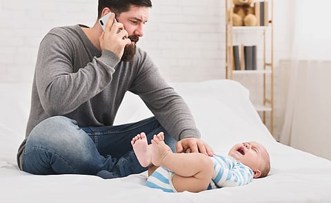 بعضها طبيعي وآخر يستدعي تدخلًا طبيًّا.. كيف تُمَيز الأم بين أنواع المغص وأسبابه عند الأطفال؟