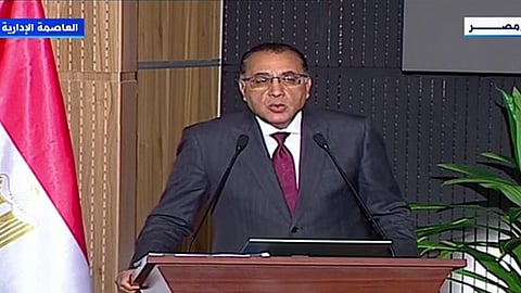 شاهد إصابة رئيس وزراء مصر بـ"حالة دوار على الهواء".. وبيان رسمي يوضح ما حدث