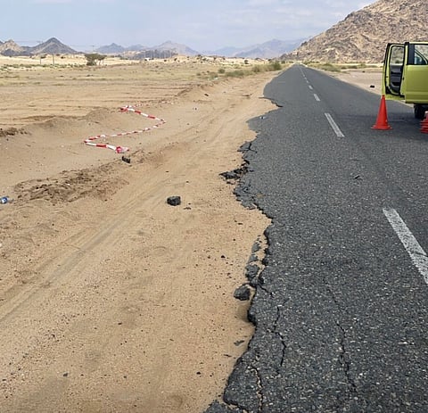 الليث.. انجراف في طريق السعدية يتسبب في وفاة معلم وإصابة اثنين