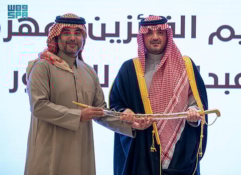 وزير الداخلية يُكرِّم الفائزين بجوائز مهرجان الملك عبدالعزيز للصقور 2024م