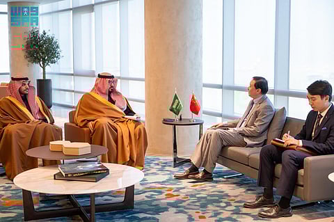 وزير الاقتصاد يناقش مع سفير الصين لدى المملكة تعزيز العلاقات الاقتصادية والاستثمارية