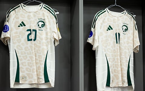 المنتخب السعودي يواجه عمان اليوم بالطقم الأبيض الكامل