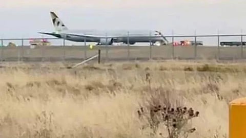 بالفيديو.. انفجار إطارات طائرة "الاتحاد" خلال الإقلاع من أستراليا إلى أبوظبي وهبوط 289 راكبًا بسلام