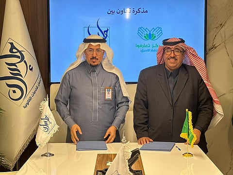 اتفاقية تعاون بين جمعية إحسان القانونية ومركز تعارفوا للإرشاد الأسري
