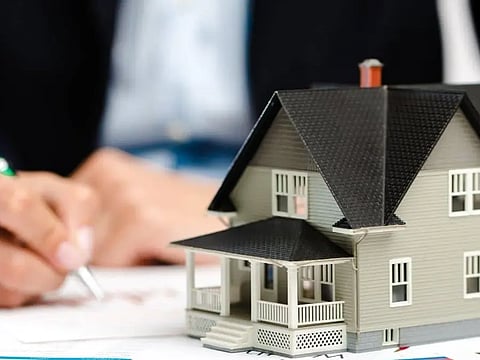 "فيلا" معروضة بسعرين والفرق 300 ألف ريال.. مزاجية وتلاعب وسطاء أم" تعدد عقود"