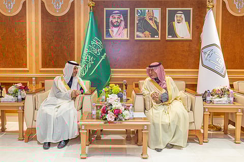 تعزيز التعاون بين اللجنة الدائمة للقانون الدولي الإنساني وجامعة الإمام محمد بن سعود الإسلامية  