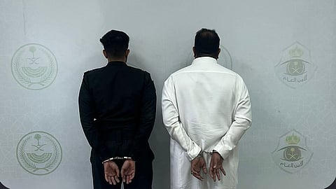 القبض على "يمنيَّيْن" لانتحالهما صفة غير صحيحة وارتكاب حوادث سلب بالرياض