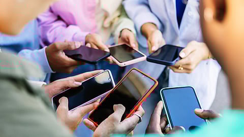 اليونسكو: عدد الدول التي تحظر استخدام الجوّالات في المدارس وصل إلى 79