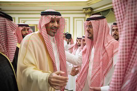 نائب أمير مكة يستقبل المعزين في وفاة أخيه عبدالعزيز بن مشعل