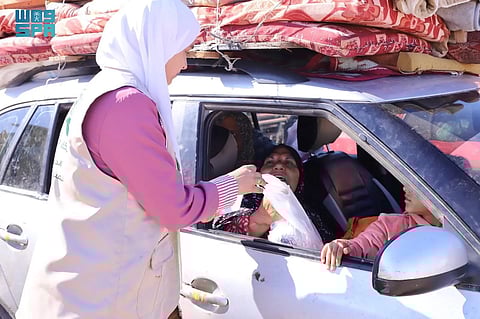 "إغاثي الملك سلمان" يوزع مساعدات غذائية للنازحين الفلسطينيين العائدين إلى شمال غزة