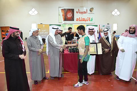القحطاني يُتوج الفائزين في ختام بطولة خماسية كرة القدم للصم