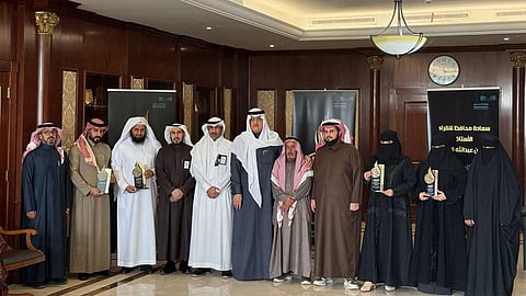 محافظ شقراء يكرّم الفائزين والفائزات بجائزة الأداء المتميز