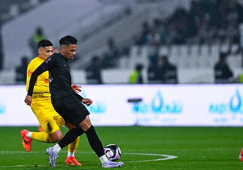 دوري روشن للمحترفين: رغم الطرد وبهدف قاتل.. القادسية يحسمها ويفوز على الشباب