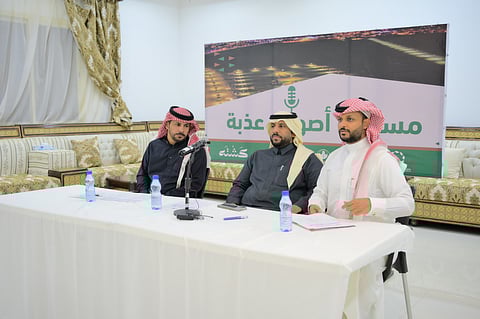 أصواتٌ عذبة تشعل منافسة الطرب في "كشتة البديع" بالأفلاج