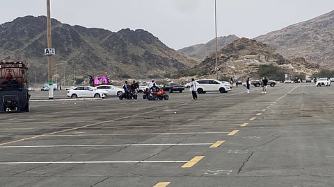 مُخلَّفات الحيوانات تُفسد تنزُّه سكان الشرائع بعد هطول الأمطار