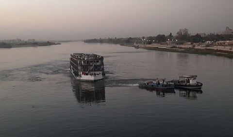 بالفيديو مصر.. الباخرة العالقة بالنيل لا يوجد بها أيُّ سياح سعوديين