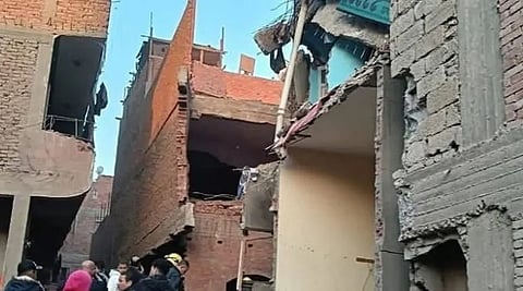بسبب انفجار غاز.. مصرع وإصابة 13 شخصًا في انهيار عقار بمصر