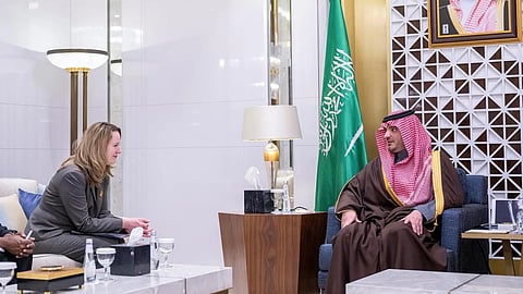 وزير الداخلية يستعرض مع المديرة العامة للمنظمة الدولية للهجرة سُبل تعزيز التعاون المشترك