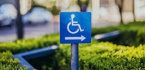 أمانة الطائف تطلق مبادرة لتوفير الكراسي المتحركة لتمكين كبار السن وذوي الإعاقة في سوق البلد