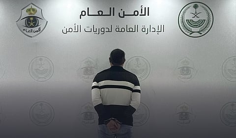 بالتنسيق مع الأمن المجتمعي.. الإطاحة بوافد في جدة لاستغلاله أطفالاً في التسول