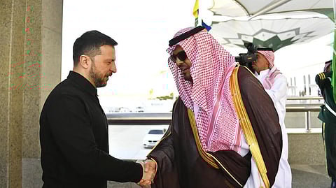 الأمير سعود بن مشعل مستقبلًا الرئيس الأوكراني فولوديمير زيلينسكي