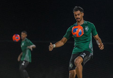 جانب من تدريبات لاعبي المنتخب السعودي الأول لكرة القدم الشاطئية