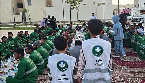 "عين وطن" يشارك في مبادرة إفطار عمال البلدية بحي المهدية