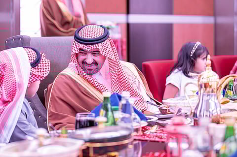 في "يوم اليتيم العربي".. نائب أمير تبوك يشارك الأيتام إفطارهم