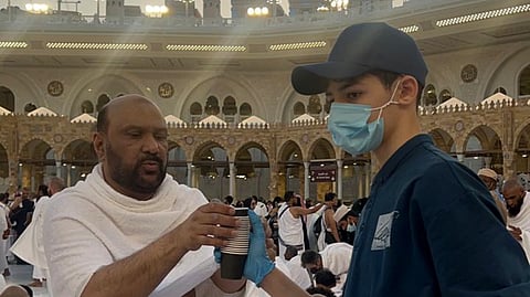 منتصف رمضان.. 225 ألف كوبًا من القهوة السعودية توزعها "جمعية الحديبية" على قاصدي المسجد الحرام