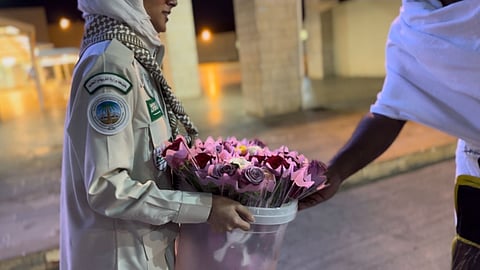 شاهد.. صور مشرقة لكشافة "تعليم الطائف" في خدمة المعتمرين بميقات السيل