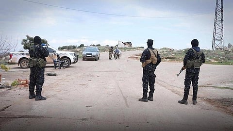 تصاعد التوتر على الحدود السورية اللبنانية.. اشتباكات دامية بين الجيش السوري وحزب الله