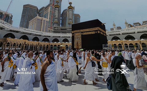 "تحيط بهم العناية وتلازمهم الرعاية".. "الصحة" تقدم خدمات متكاملة لضيوف الرحمن 