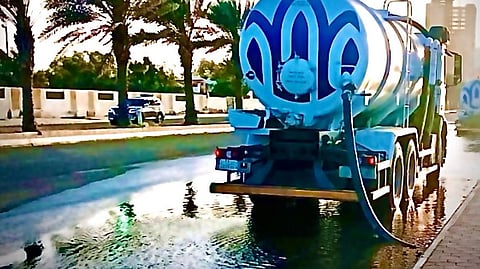 "أمانة جدة" تواصل سحب المياه المتجمعة إثر الأمطار