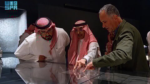 وزيرا المالية والاقتصاد يزوران بينالي الفنون الإسلامية ويطلعان على التحف النادرة والأعمال المعاصرة
