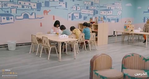 "911" تدعو المعتمرين لتجنُّب اصطحاب الأطفال للمسجد الحرام وقت الذروة