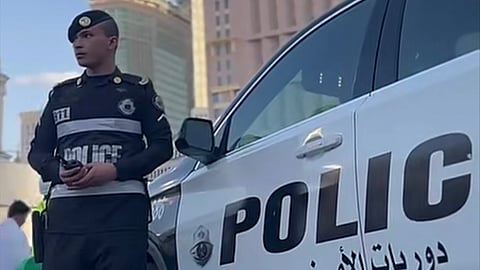 شاهد.. جهود متواصلة لدوريات الأمن الراجلة في ساحات الحرم