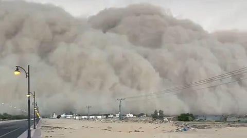 متحدث "الأرصاد": الأتربة المثارة بوادي الدواسر نتيجة تيارات هابطة من سُحب رعدية