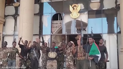 الجيش السوداني يعلن سيطرته الكاملة على مطار الخرطوم وآخر معسكرات الدعم السريع