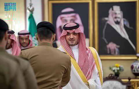 الأمير عبدالعزيز بن سعود ينقل تهنئة القيادة بعيد الفطر لمنسوبي وزارة الداخلية