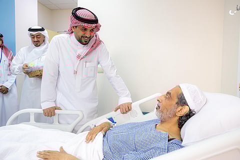 شاهد.. تجمُّع المدينة يعايد المرضى المنوَّمين ومنسوبيه المكلفين