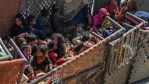 باكستان تطلق حملة لترحيل لاجئين أفغان