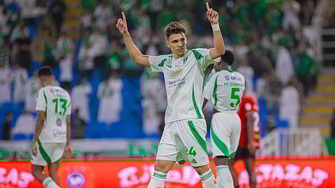 الأهلي يُعمِّق جراح الرائد ويُسقطه بثنائية